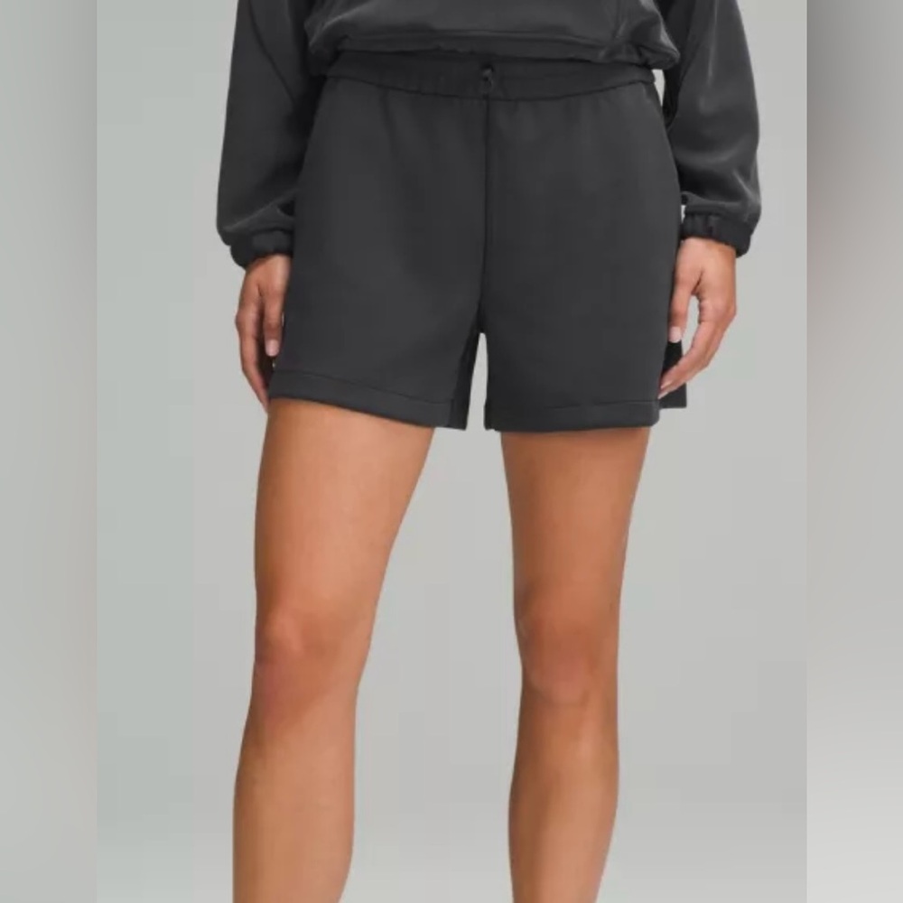 Lululemon Softstreme High-Rise Short 4" Black Size 2